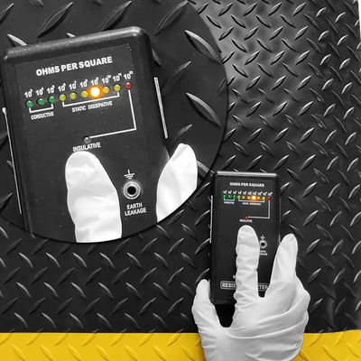 노란색과 검은색 ESD 고무 fPVC / EPDM 폼 / 고무 물질
