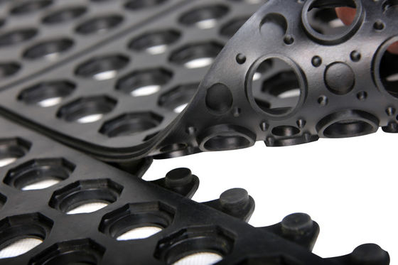 구멍과 함께 얽혀있는 피로 방지 매트